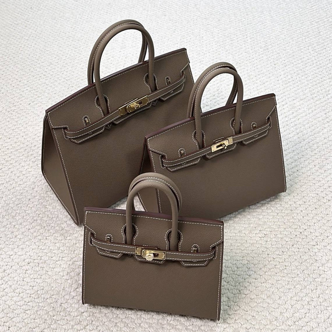 Leather Classic Sellier Platinum Handbag