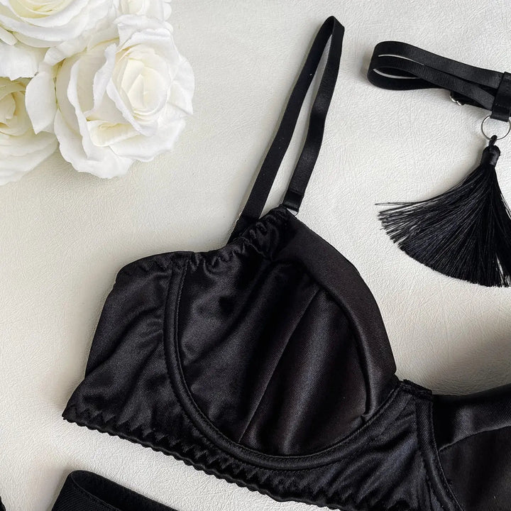 Iris – 5-Piece Lingerie Set with Choker and Skirt – The Full Statement