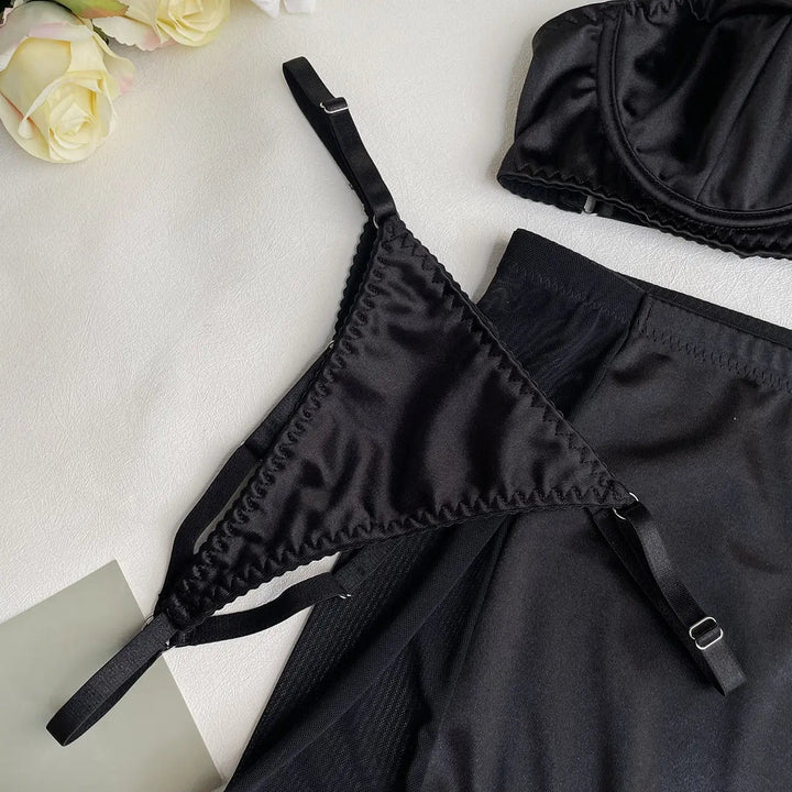 Iris – 5-Piece Lingerie Set with Choker and Skirt – The Full Statement